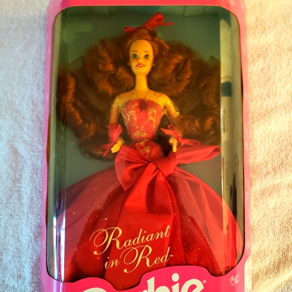 1992 RADIANT IN RED BARBIE - GORGEOUS REDHEAD.  New never opened